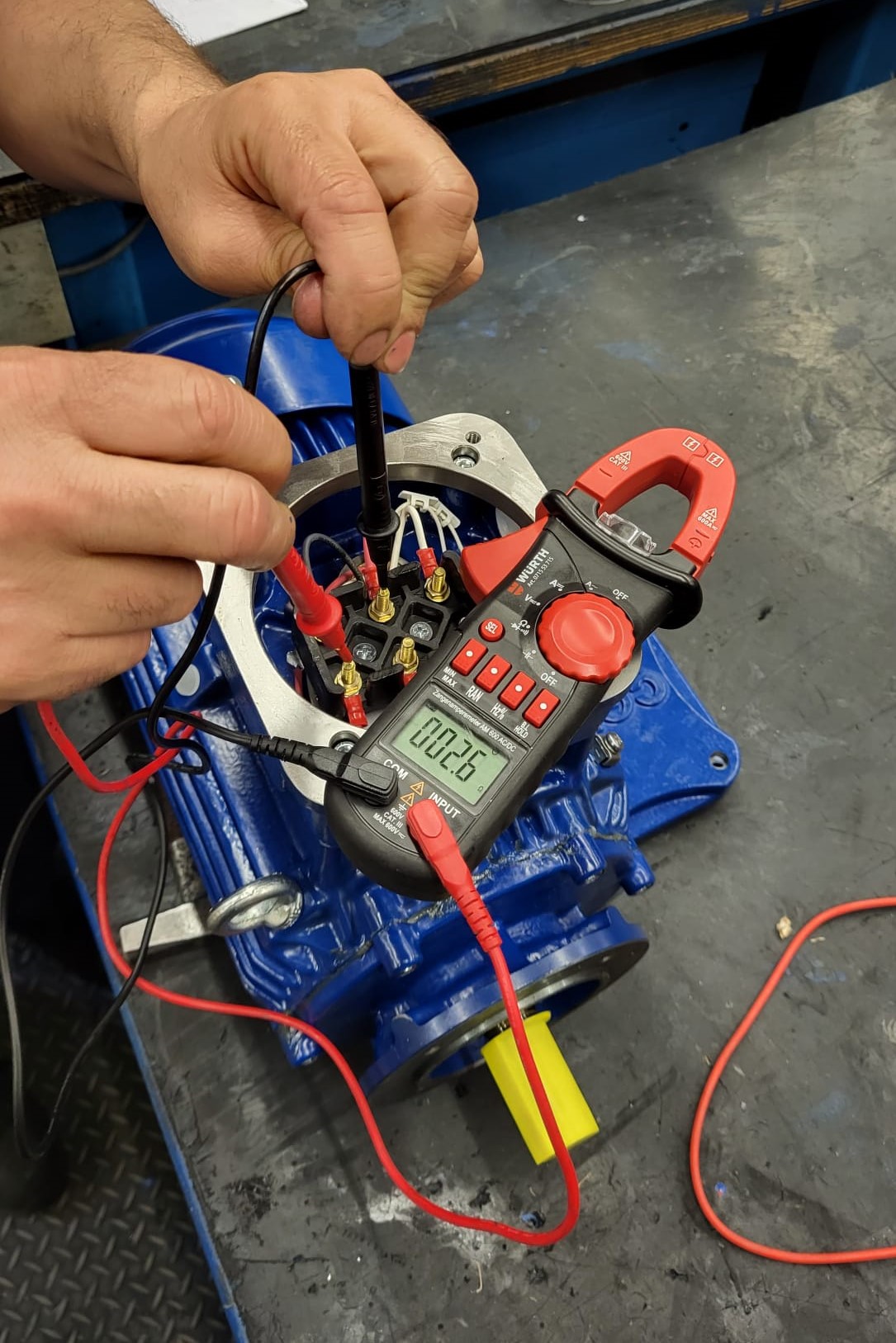 weerstandsmeting elektromotor met mulitmeter